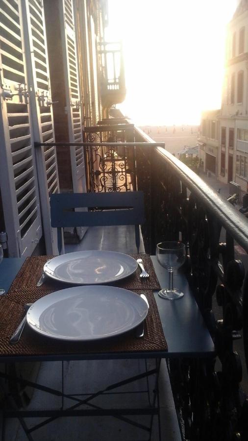 Trouville Centre 2 Pieces Balcon Sur Plage A 30 Metres Leilighet Eksteriør bilde